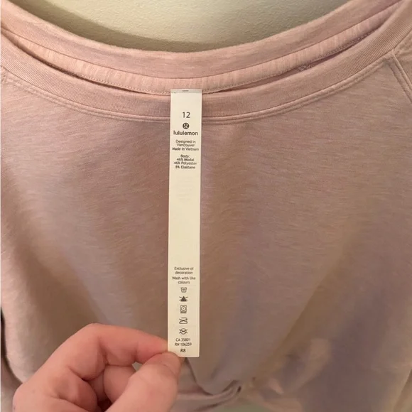 Lululemon Tuck And Gather Pullover Size 12 - Picture 2 of 4